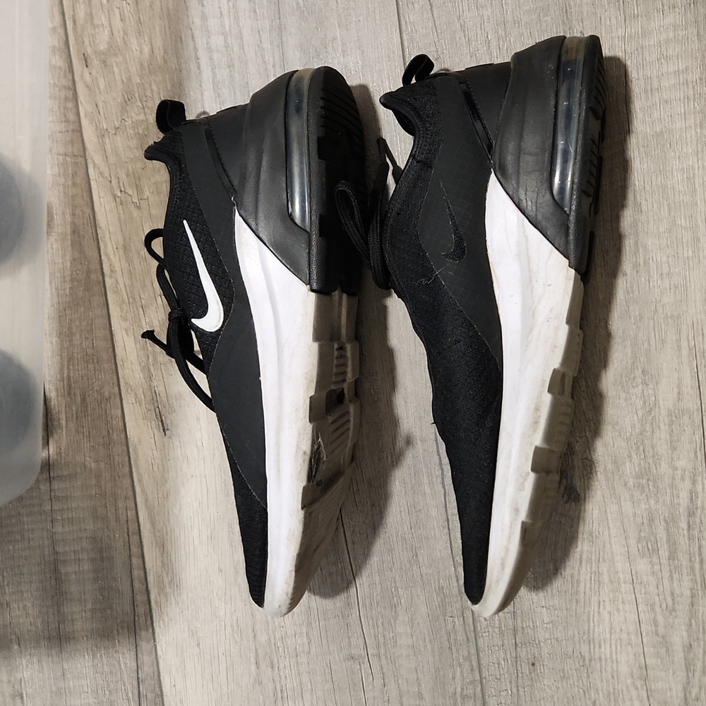 Nike Tennis Shoes - Picture 3 of 4